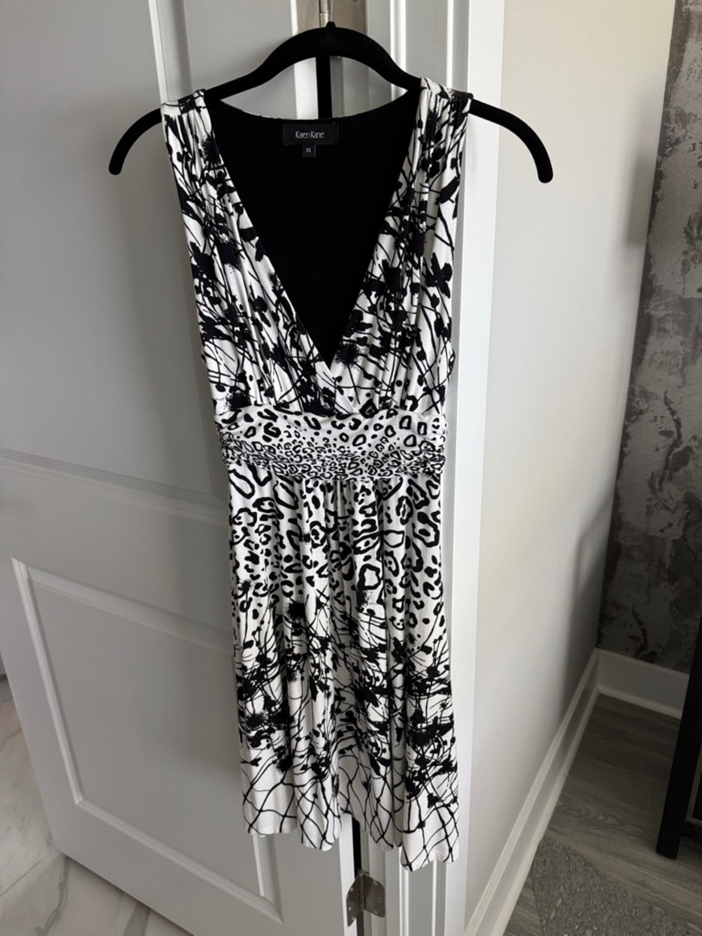 Karen Kane Black and White Printed Sleeveless V-Neck Midi Dress